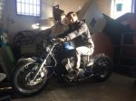 Mr Smith és a bobber a garázsunkban